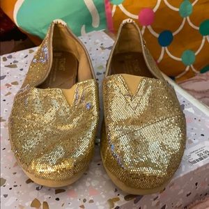 Women’s gold glitter slip on TOMS.. size 6